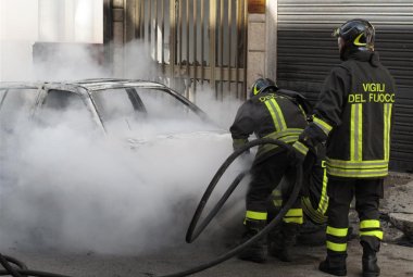 Arrestato il presunto autore dell'incendio dell'auto in via Beato Angelico