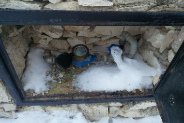 Arriva il gelo, i consigli di Aqp per proteggere i contatori dell'acqua