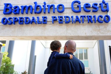 I piloti dell'Aeronautica Militare in visita all'Ospedale del Bambin Gesù