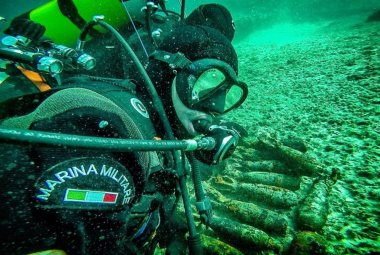 I Palombari del Gruppo Operativo Subacquei della Marina Militare neutralizzano, solo in Gennaio, oltre 1300 ordigni 