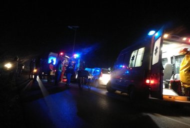 Impatto frontale fra due auto in via Guidano