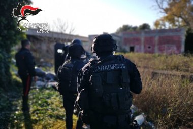 Spari nella ex-concessionaria, intervengono i Sos dei Carabinieri ma erano solo petardi