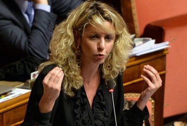 Il ministro Barbara Lezzi incontrerà i sindaci salentini in Prefettura