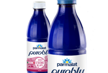 Un risparmio di 600 tonnellate con le bottiglie blu realizzate per il 50% di plastica riciclata 