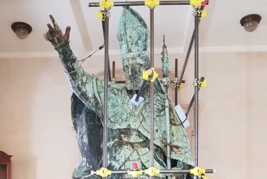 Le nanotecnologie per restaurare la statua di Sant'Oronzo. Usare le stesse tecniche sulla "Lampada senza luce" a Galatina?