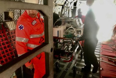Trasporto aereo per un neonato in pericolo di vita