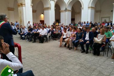 "Sedersi tutti intorno allo stesso tavolo per rilanciare Galatina"