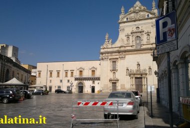 Galatinese ruba una collana e viene arrestato. Denunciato a piede libero un suo presunto complice di Aradeo