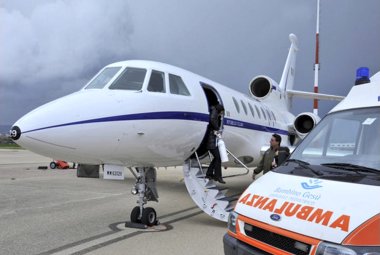 Neonato trasportato da Cagliari a Genova con un Falcon dell'Aeronautica Militare