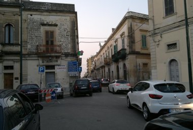 No ai giri a vuoto intorno alla 'Villa' su auto inquinanti. È cominciata a Galatina la rivoluzione del traffico
