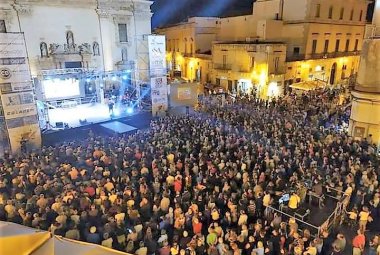 "Il successo di TUTTI QUI è merito di tanti. Li ringrazio uno per uno"