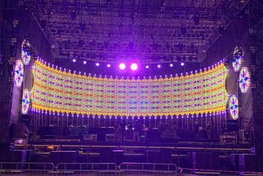 Al Concertone una ronda di luminarie e pubblico