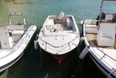 Sfrattate le barche abusivamente ormeggiate a Santa Caterina