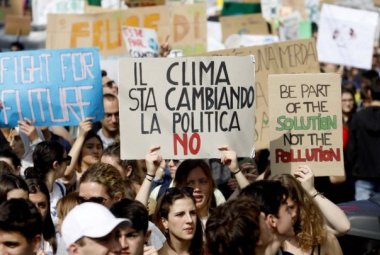 Voto ai sedicenni? Ma se la politica li annoia!