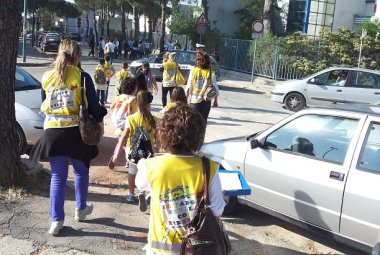 Il 'Piedibus' è un successo ed un esempio per gli adulti