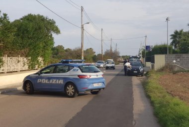 Bambino sfugge dalla mano della mamma e viene investito da un'auto in via Gorizia a Galatina