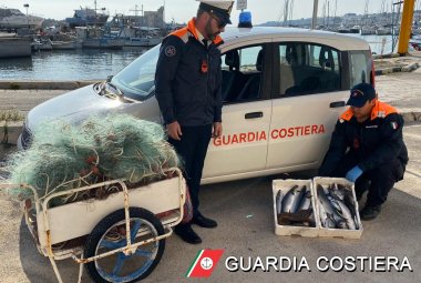 Pesca illecita, 10000 euro di multe e sequestro delle attrezzature e del pescato