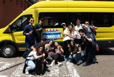 "Mezzogiorno in famiglia", lo scuolabus viene consegnato alla Città