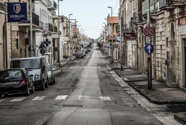 "Le strade sono deserte, deserte e silenziose"