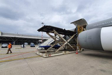 Dalla Cina e dalla Germania respiratori e materiale sanitario per l'Italia prelevato dall'Aeronautica Militare