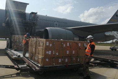 Un ponte aereo dell'Aeronautica Militare per distribuire tutto il materiale sanitario sul territorio nazionale