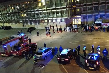 COVID-19. Di nuovo un balzo dei positivi nel Salento. A Galatina la manifestazione di solidarietà delle Forze dell'Ordine davanti alla Palazzina De Maria