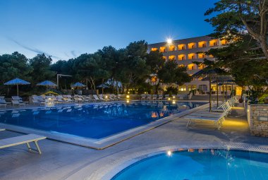 Compri un libro e Caroli Hotels ti regala un buono sconto vacanza