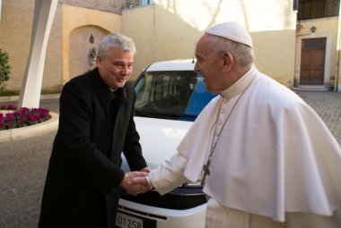 Papa Francesco dona al DEA di Lecce due ventilatori polmonari e una fornitura di DPI