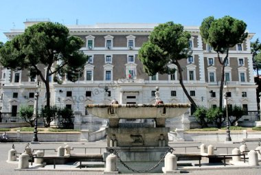 Al tempo del coronavirus i delitti sono calati del 66% rispetto al 2019. Diminuzione inferiore per maltrattamenti in famiglia e rapine nelle farmacie, aumento per i reati legati all'usura 
