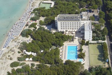 Spiaggia gratis per chi arriva in treno alla Baia Verde
