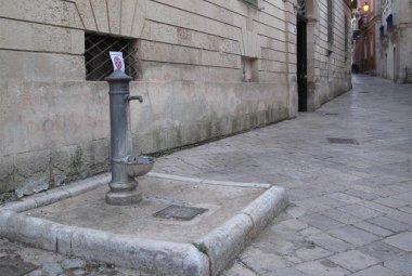 “Io bevo AQP, e tu?”