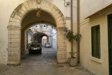 Si impossessa illegittimamente di un'abitazione comunale nel centro antico. Galatinese denunciato a piede libero