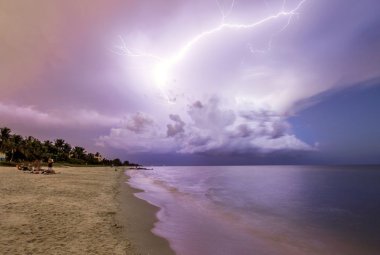 Nei prossimi giorni ancora acquazzoni sul Salento e temperature in deciso aumento