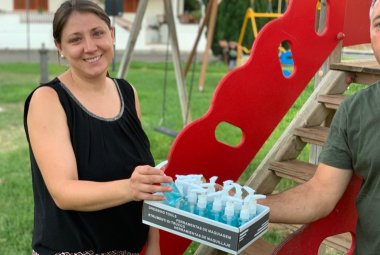 Grazie a TappiamoGalatina distribuzione a Noha di mascherine e gel disinfettante