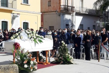 Il dolore silenzioso urla da dentro, da un cuore lacerato