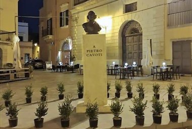 Il Consiglio di Quartiere Rione Italia affida al Museo la riproduzione del monumento a Pietro Cavoti utilizzata nel corso di "Galatina... com'eravamo"