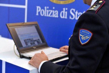 Pedopornografia, denunciati un maggiorenne e quattro minorenni 