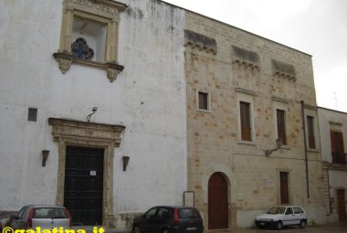 La chiesa di San Luigi è dedicata alla Madonna sotto il titolo di Annunziata