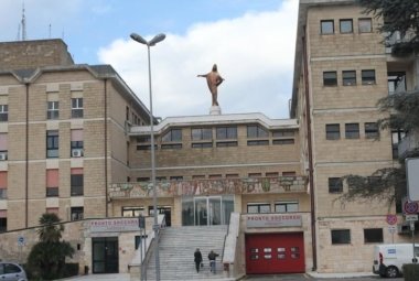 "Non si possono chiudere in fretta tutti i reparti, non ci si ammala solo di covid-19"