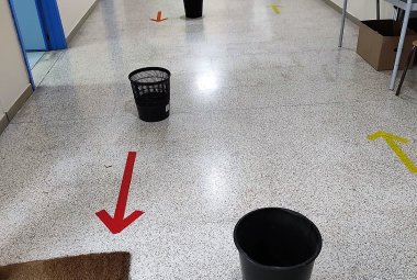 Nella scuola media del Polo 2 piove dal tetto. La denuncia di Paola Carrozzini e gli interventi programmati da Loredana Tundo