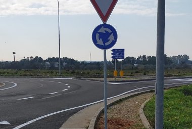 Tangenziale ovest di Galatina, segnali divelti e polemiche per alcune infelici loro installazioni