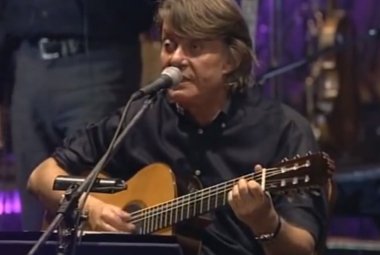 A ventidue anni dalla scomparsa di Fabrizio De Andrè, gli altoparlanti di Palazzo Carafa diffondono 5 sue canzoni