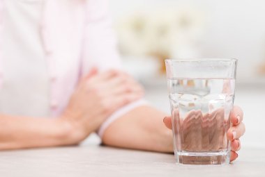 Bere poca acqua può danneggiare gli occhi
