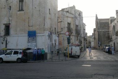 Pericolo in via d'Enghien. L'acqua fa 'scoppiare' un armadio elettrico incassato nel muro ad altezza d'uomo