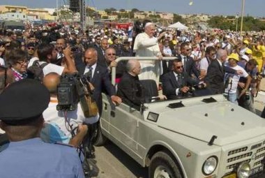 Non si fermano i flussi migratori verso l'Italia, altre 559 persone soccorse dalla Guardia Costiera