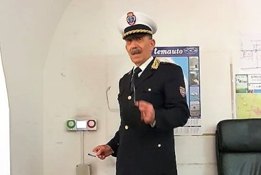 Giuseppe Notaro, vigile gentile, va in pensione