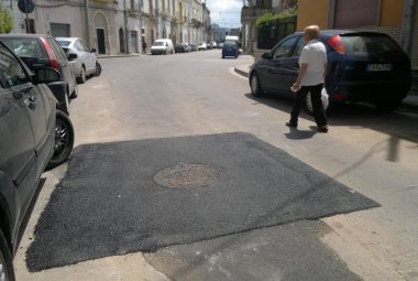 Via degli Eroi continua a sprofondare