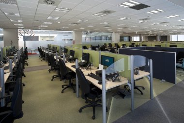Trasformare i call-center in centri vaccinali: la Puglia c'è