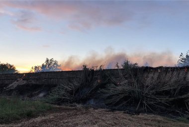 Fiamme lungo i binari della Sud-Est alle porte di Galatina