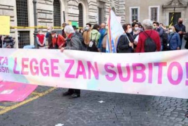 Ddl Zan: "Vanno accolte tutte le forme d’amore e di famiglia"